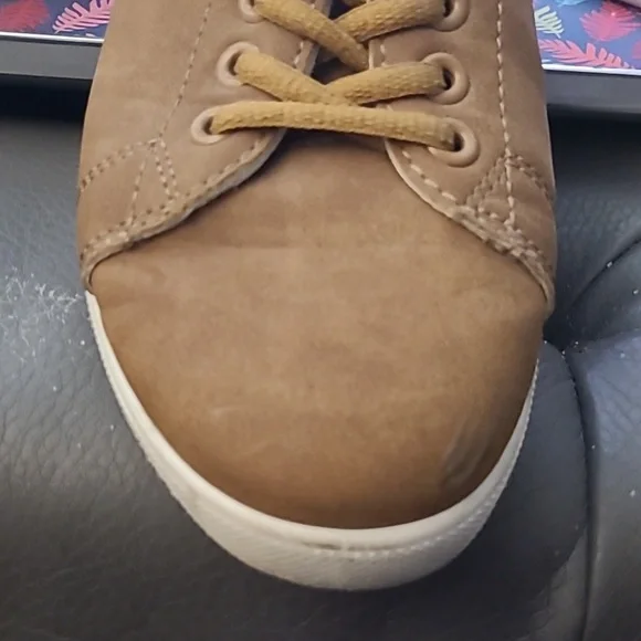 Mata Brown Women's Runner. - Picture 5 of 8